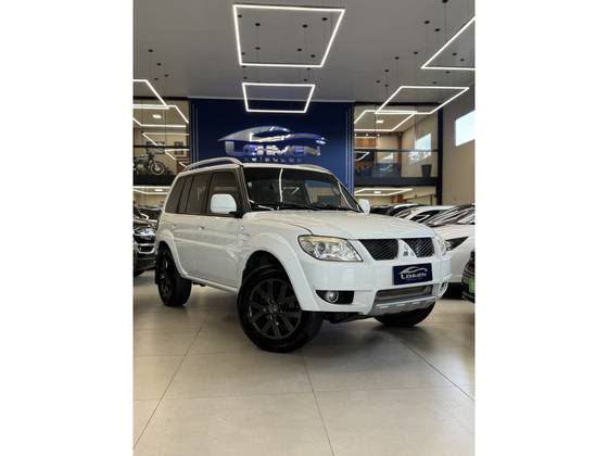 MITSUBISHI PAJERO TR4 2.0 4X2 16V 140CV FLEX 4P MANUAL MITSUBISHI PAJERO TR4 2.0 4X2 16V 140CV FLEX 4P MANUAL